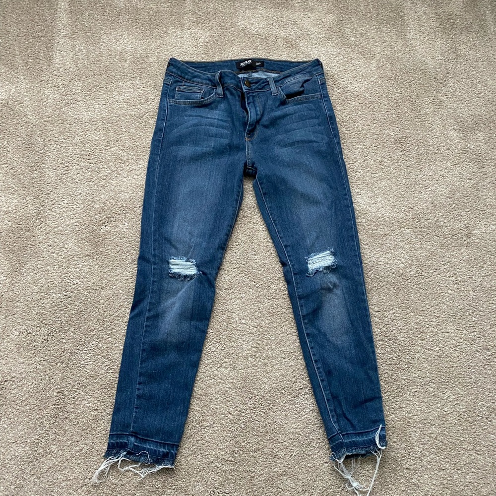 Just Black Distressed Release Hem size 30 petite